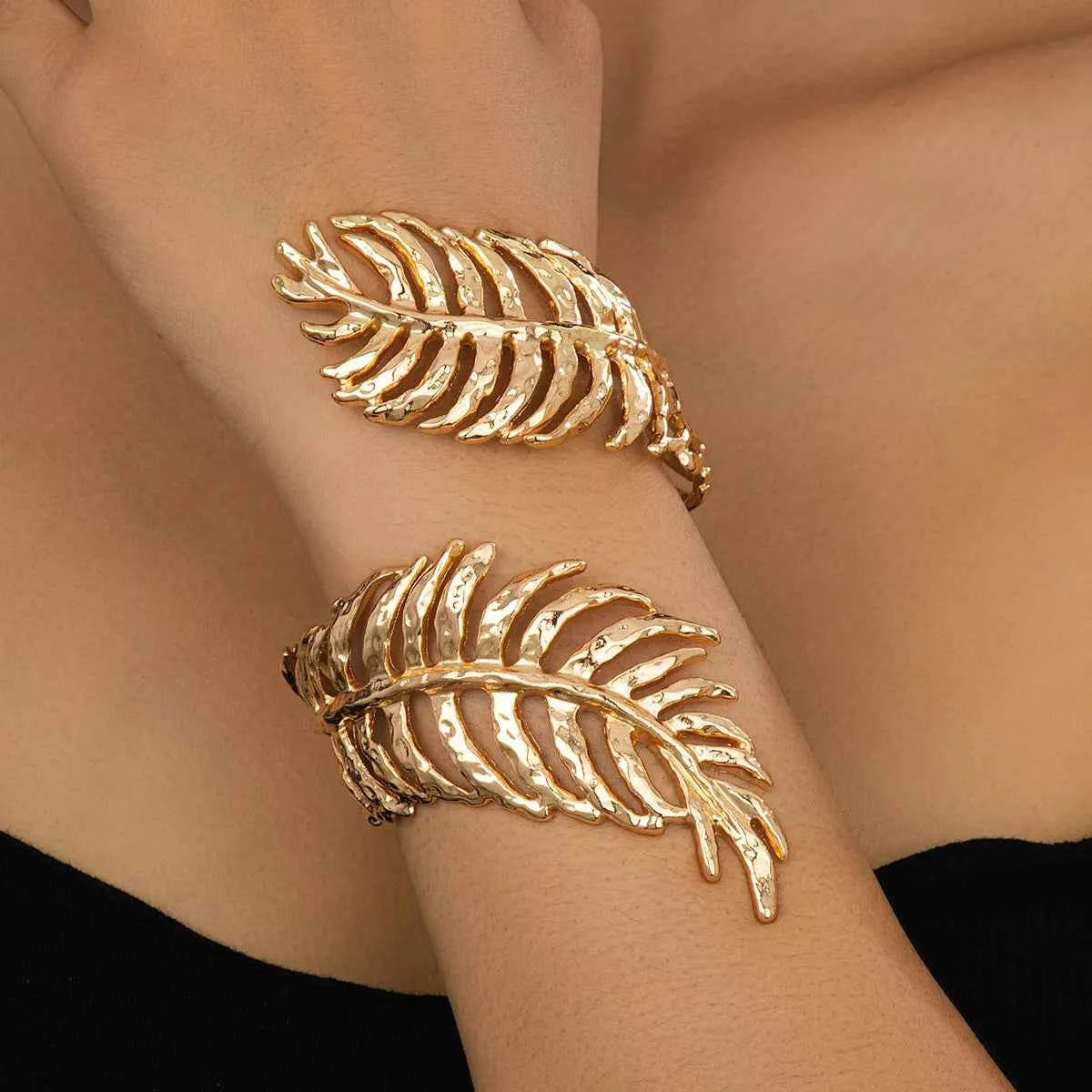 18K Gold-Plated Alloy Leaf Bracelet Gold onesize Trendsi