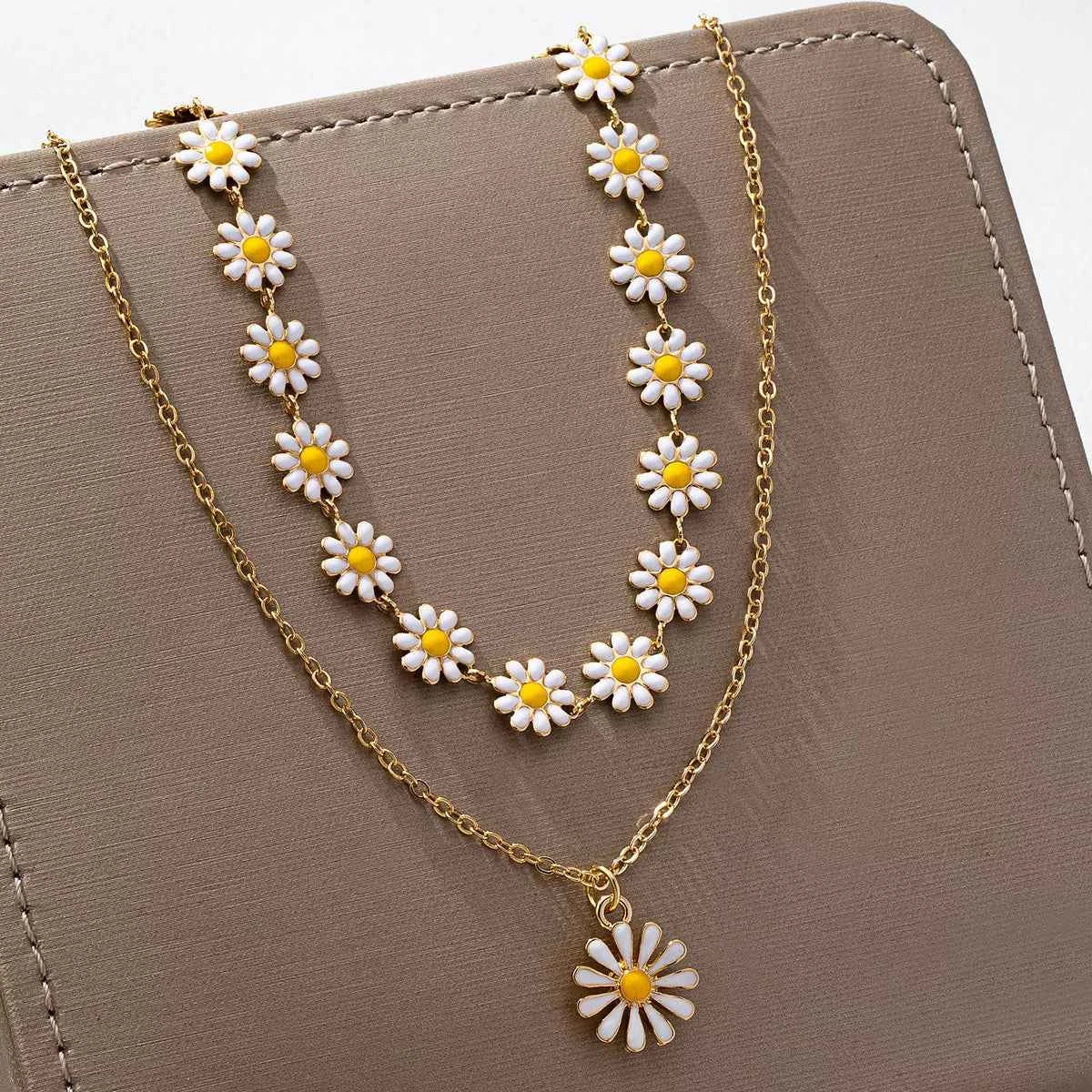 2 Piece 18K Gold-Plated Daisy Necklace Trendsi